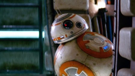 Star Wars: Episode IX – Kylo Ren To Get New Mask and BB-8 Gets A New Friend?
