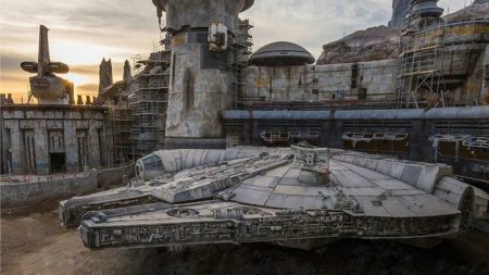 ‘Star War’s Galaxy’s Edge’: The Closest You’ll Ever Come To Feeling Like You’re In A LucasFilm Production