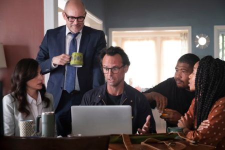 ‘The Unicorn’ TV Series Review – A Series That is Better When Not Focused on Dating