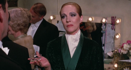 ‘Victor/Victoria’ Blu-Ray Review – Julie Andrews Dazzles In Gender-Bending Musical