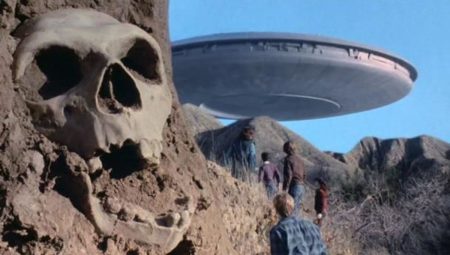 ‘V: The Original Miniseries’ Blu-Ray Review – Landmark Alien Invasion Tale More Relevant Than Ever