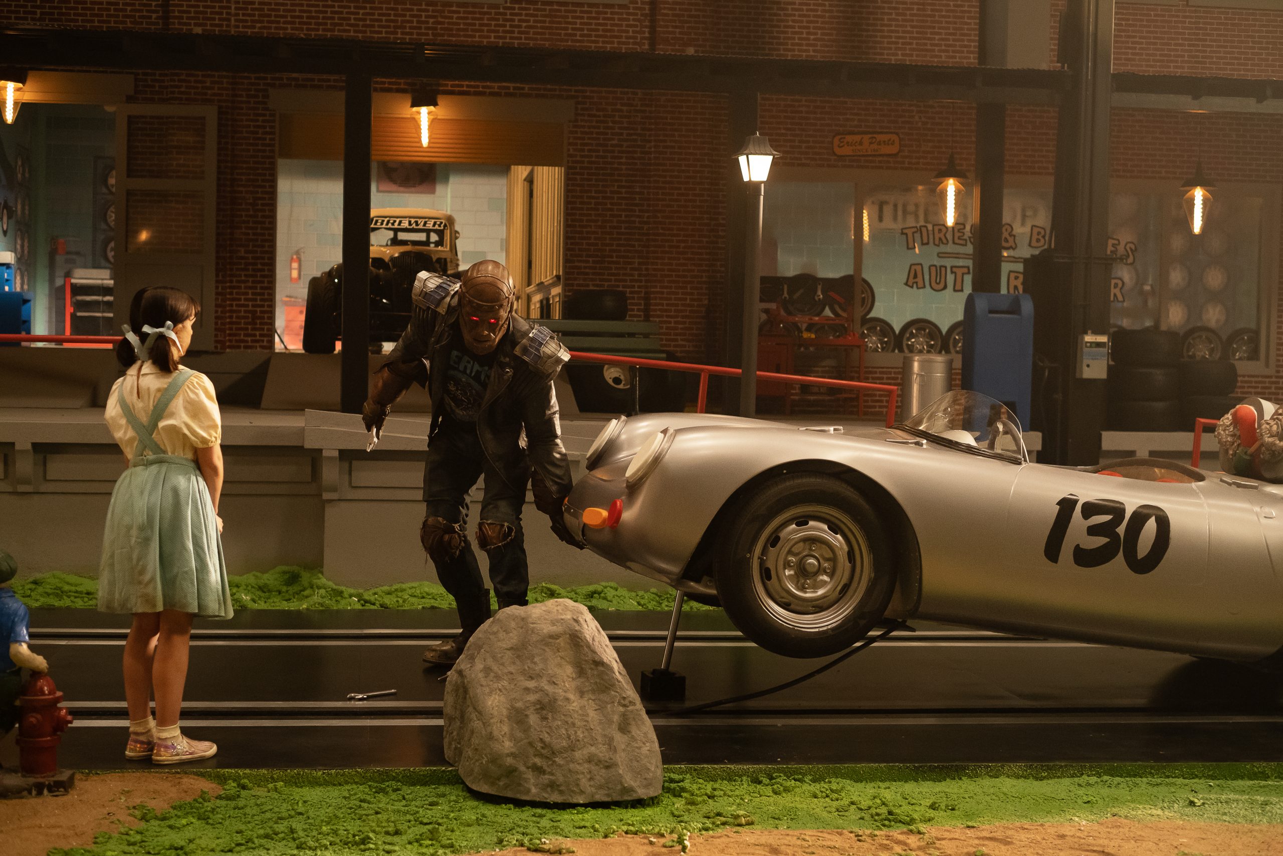 Doom Patrol-- Ep.201 -- "Fun Size Patrol"