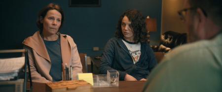 ‘Paper Spiders’ Review – A Poignant Look into a Heartbreaking Mental Disorder