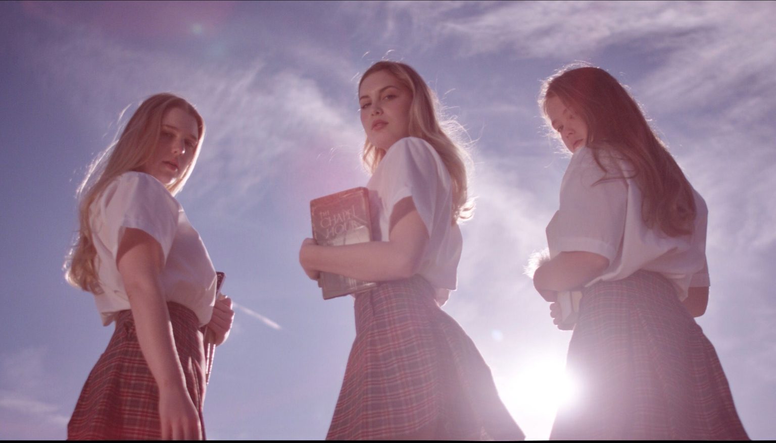 ‘Fishbowl’ Review – In Their Directorial Debut, Alexa and Stephen Kinigopoulos Show That They Have a Bright Future Ahead of Them