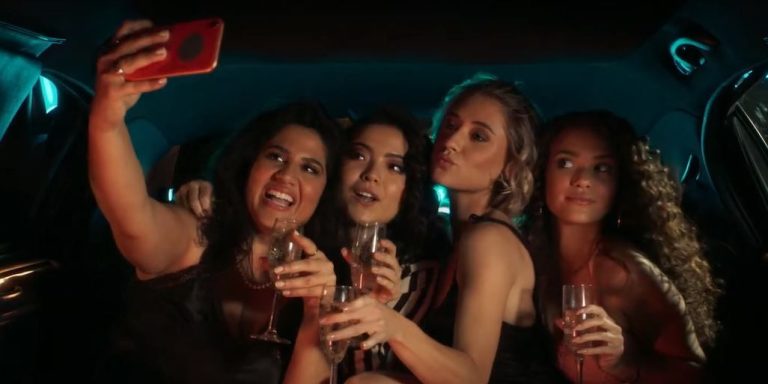 ‘American Pie Presents: Girls’ Rules’ Review – A Wildly Fun Time