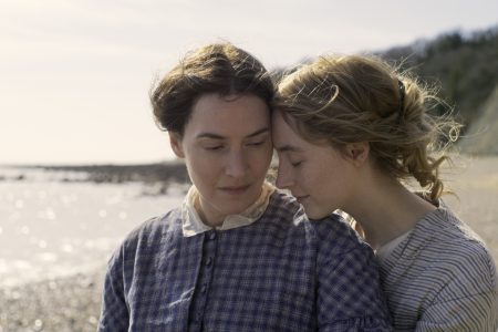 ‘Ammonite’ Review – Lustfully Perceptive and Meticulously Executed