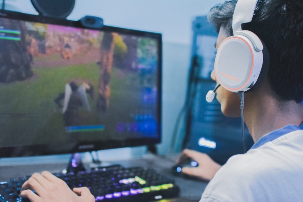Opinion: 4 Careers for Online Game Enthusiasts