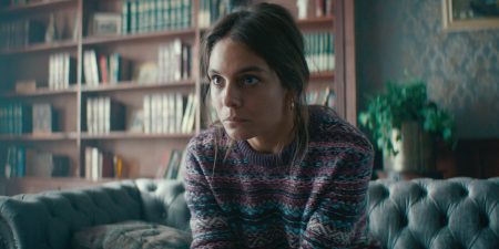‘Laura Hasn’t Slept’ (CIFF Entry) Review – A Nightmarish Good Time