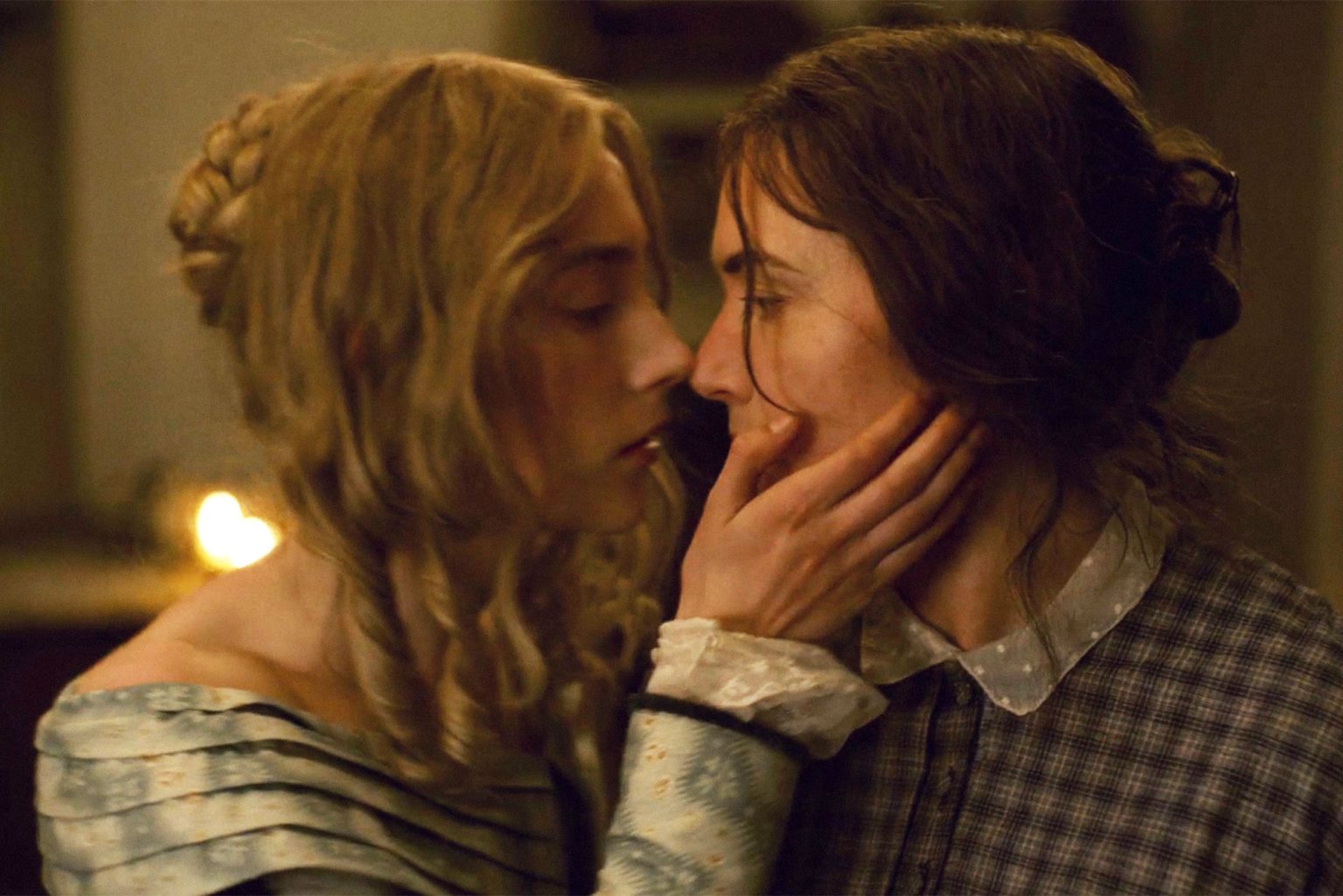 ‘Ammonite’ Blu-Ray Review – Kate Winslet And Saoirse Ronan Wow In Simmering Romance