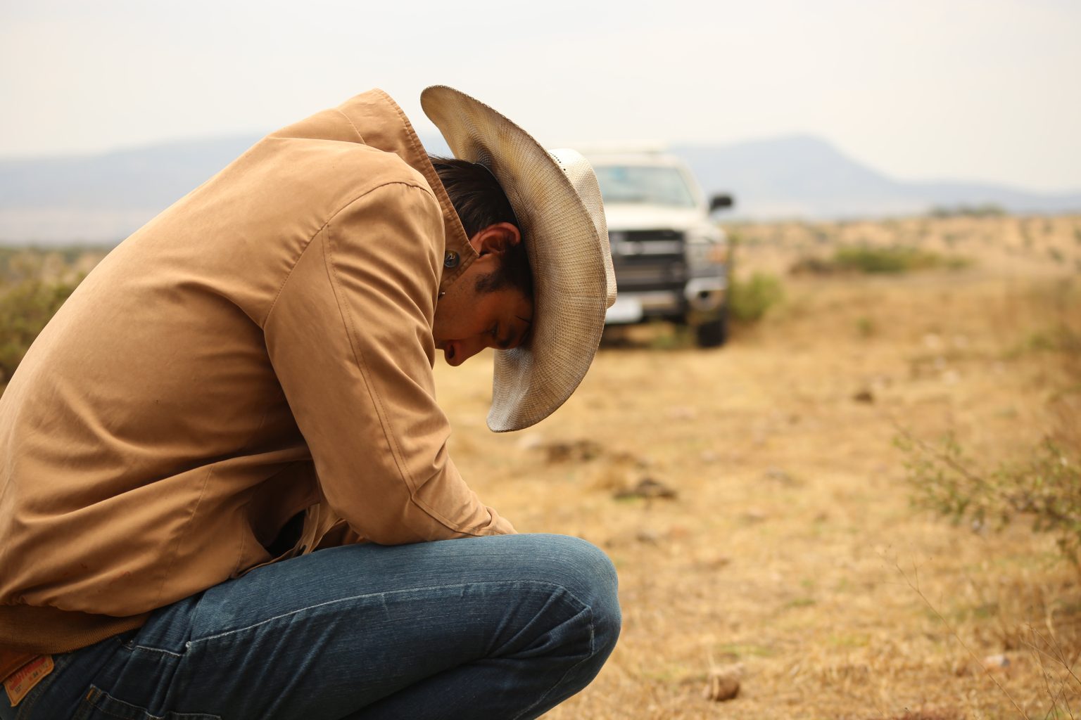 ‘No Man’s Land’ Review – A Chaotic Lesson in Empathy and Humanity