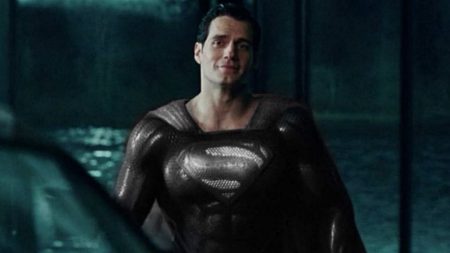 Zack Snyder Talks About Why He Loves The Black Suit Superman
