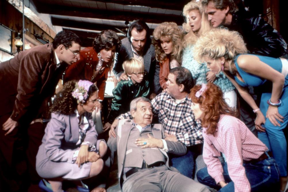‘Million Dollar Mystery’ Blu-Ray Review – Zany Scavenger Hunt Comedy Borrows Abundantly From The Past