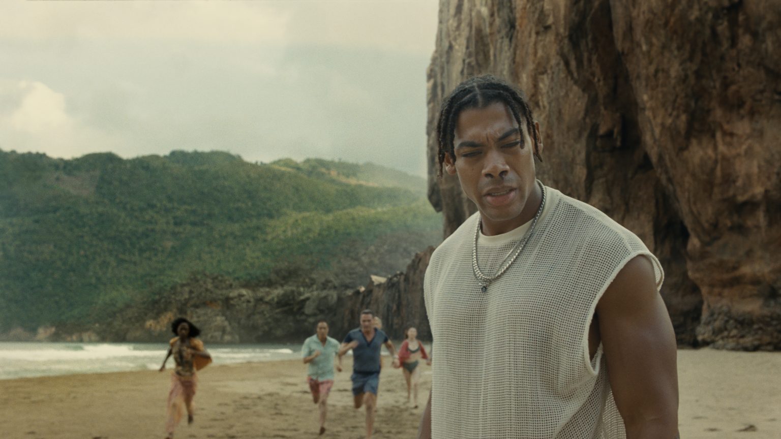 ‘Old’ 4K UHD Blu-Ray Review – M. Night Shyamalan Thriller Is An Unsettling And Peculiar Journey