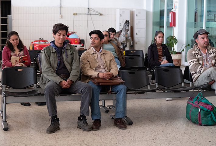 ‘I Carry You With Me’ Blu-Ray Review – Inventive Real-Life Mexican Border-Crossing Love Story Is A Bittersweet Journey