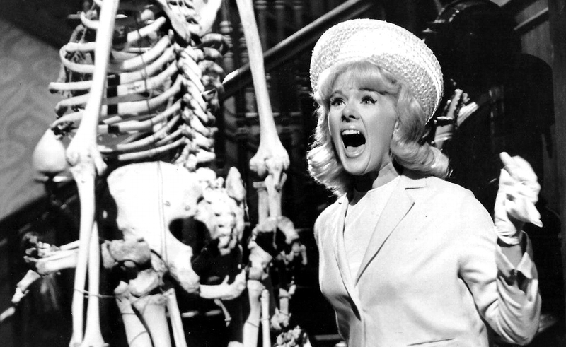 ‘Two On A Guillotine’ Blu-Ray Review – Nothing To Lose Your Head Over