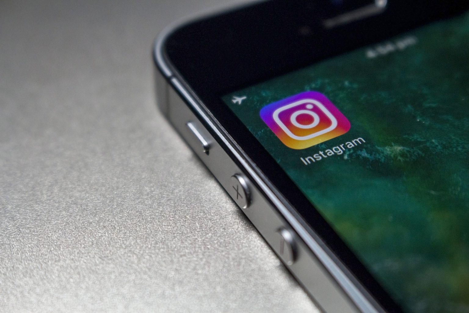 4 Ways To Track Who Unfollowed You On Instagram (Without Risking Your Account)