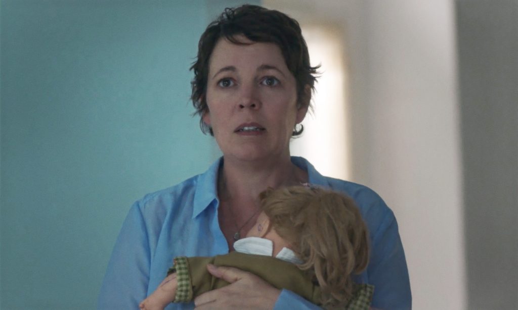 ‘The Lost Daughter’ Review – Honestly Explores The Female Experience and Motherhood, Void of Any Shame