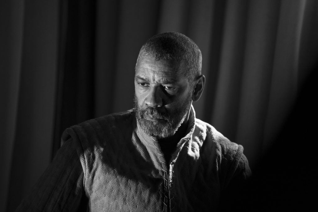 ‘The Tragedy of Macbeth’ Review – The Legendary Talent of Denzel Elevates Macbeth to New Heights