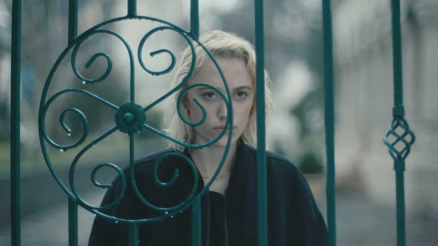 ‘Watcher’ Sundance 2022 Review – An Effective, Tense Thriller That Fizzles Out a Bit Towards the End