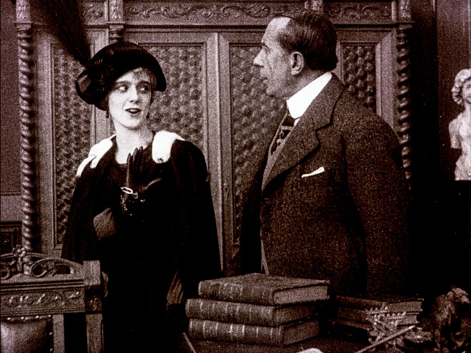 ‘Filibus’ Blu-Ray Review – The Best Steampunk Silent Film About Cross-Dressing Sky Pirates You Will See All Year