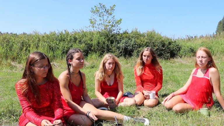 ‘Honeycomb’ Fantasia Fest 2022 Review – Microbudget Horror Film Is Utterly Lackluster