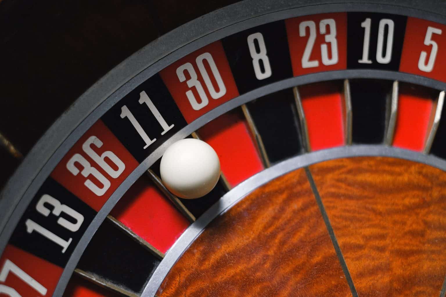 Online vs Land-Based Roulette