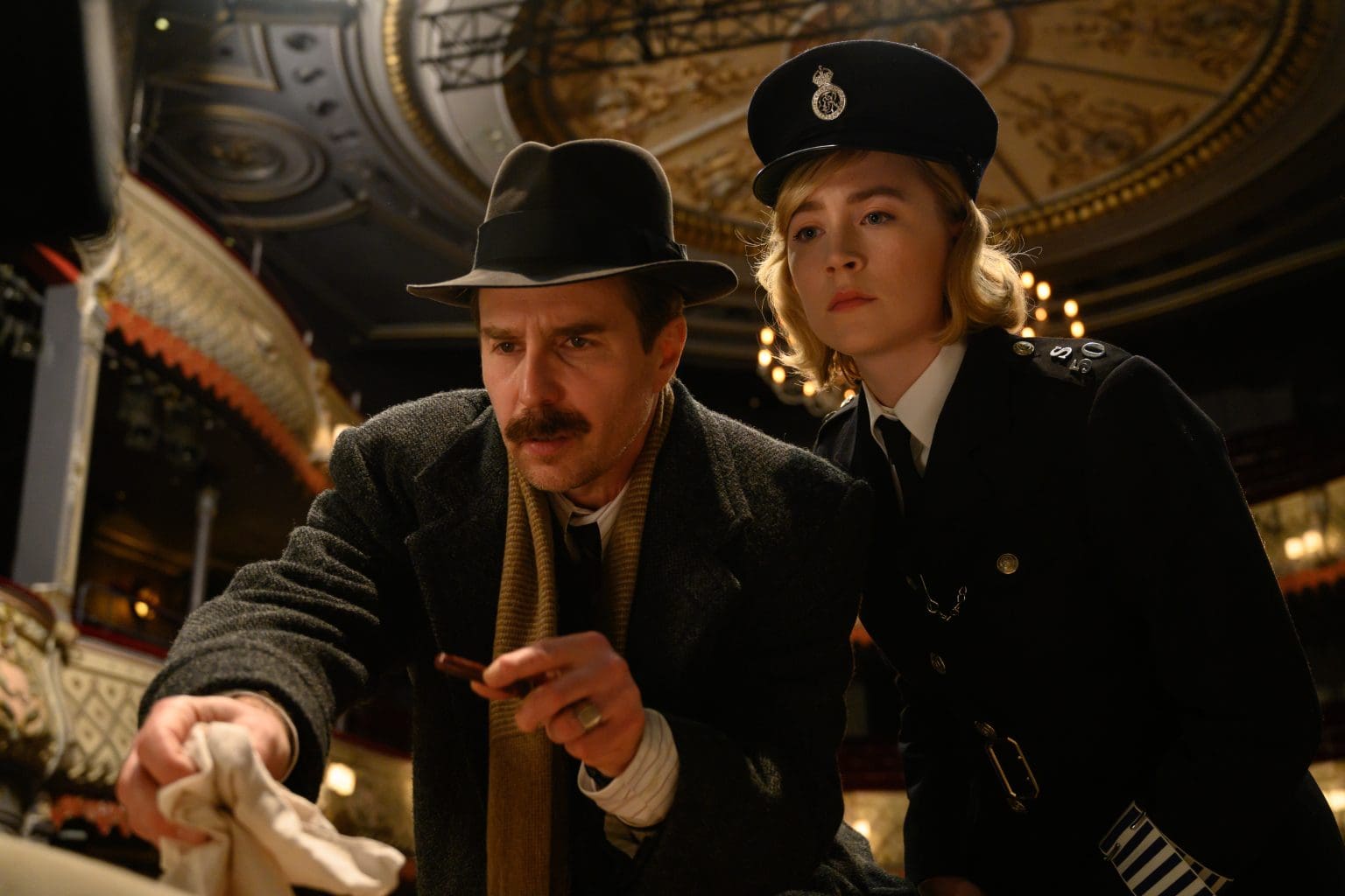 ‘See How They Run’ Review – Sam Rockwell and Saoirse Ronan Shine In An Enjoyable But Self-Satisfied Whodunnit