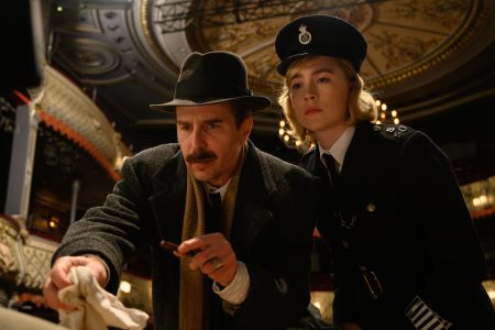 ‘See How They Run’ Review – Sam Rockwell and Saoirse Ronan Shine In An Enjoyable But Self-Satisfied Whodunnit