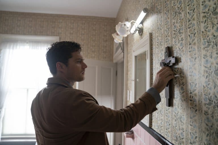 ‘The Visitor’ (2022) Review – A Bewildering Sight To Behold