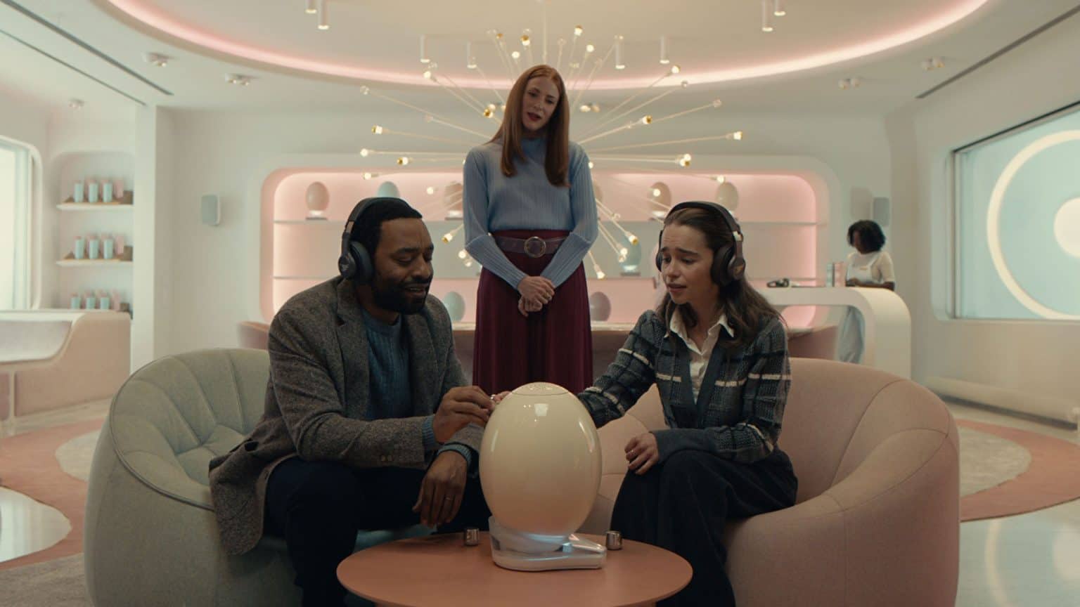 ‘The Pod Generation’ Sundance 2023 Review – Heartwarming, Funny, and Fundamentally Human