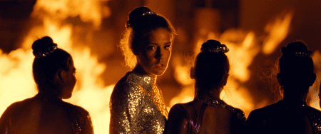 ‘The Five Devils’ Review – An Unapologetically Queer Witchy Drama