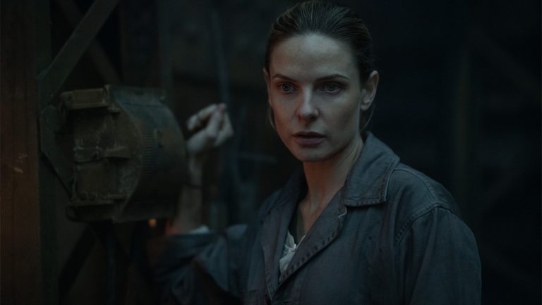 ‘Silo’ Series Review – A Gripping Post-Apocalyptic Tale With A Captivating Mix of Mystery and World-Building