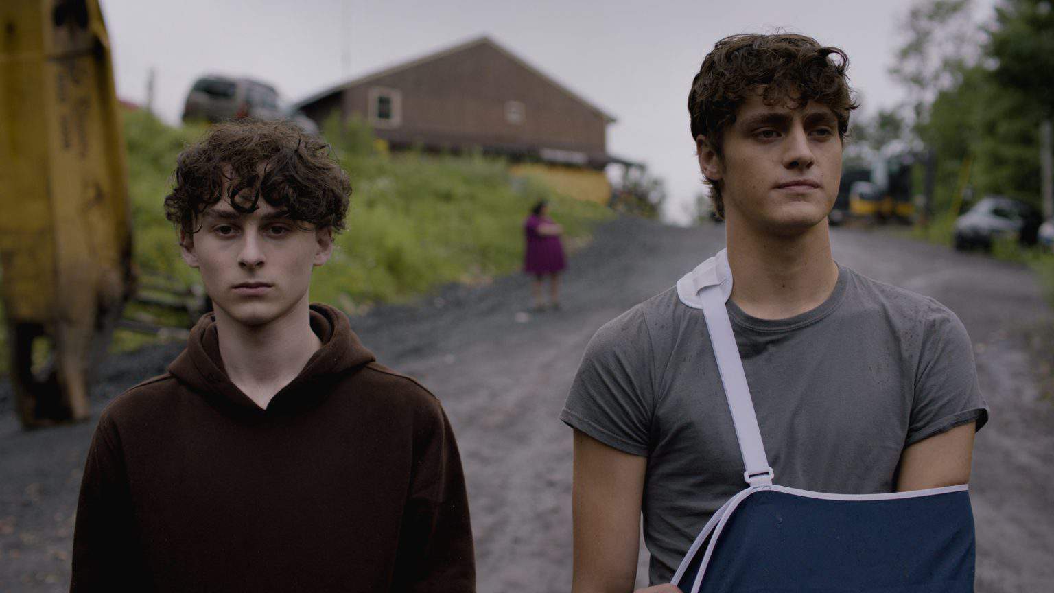 ‘Stay Awake’ Review – A Poignant Drama Filled With Raw Emotion