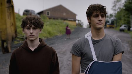 ‘Stay Awake’ Review – A Poignant Drama Filled With Raw Emotion