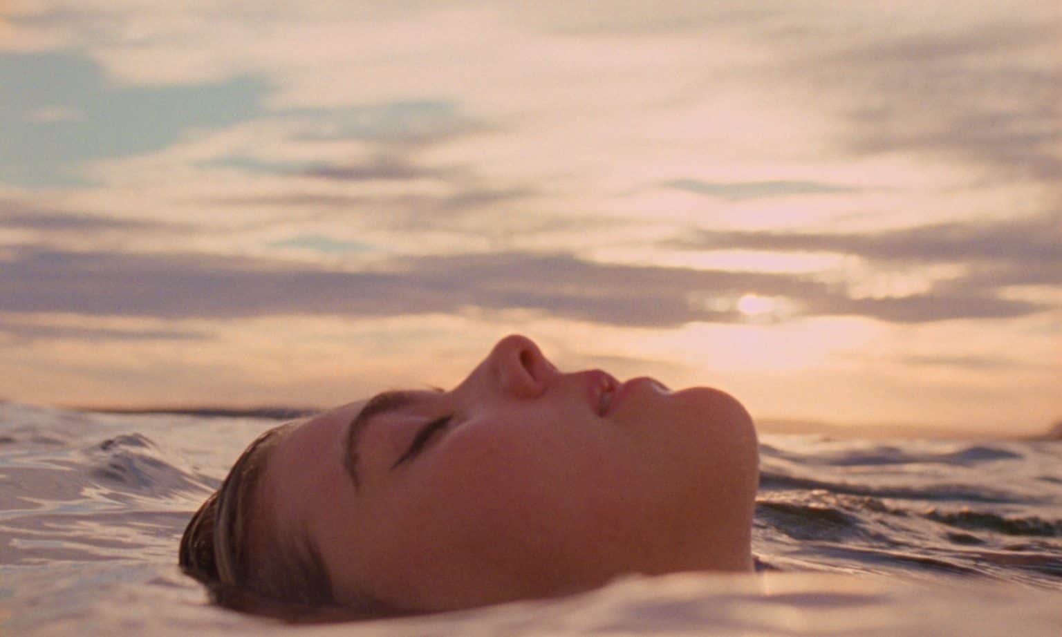 ‘Tits’ Review – A Universal Story Tailor-Made For The Diffidence In Us All [Cannes 2023]