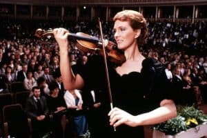 ‘Duet For One’ Blu-Ray Review – Julie Andrews Bares Her Soul In Heart-Wrenching Drama