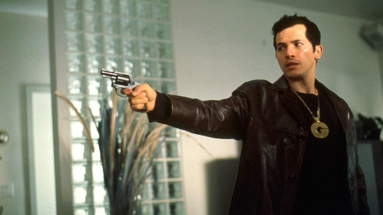 ‘Empire’ (2002) Blu-Ray Review – John Leguizamo Thrives In Familiar Yet Entertaining Crime Drama