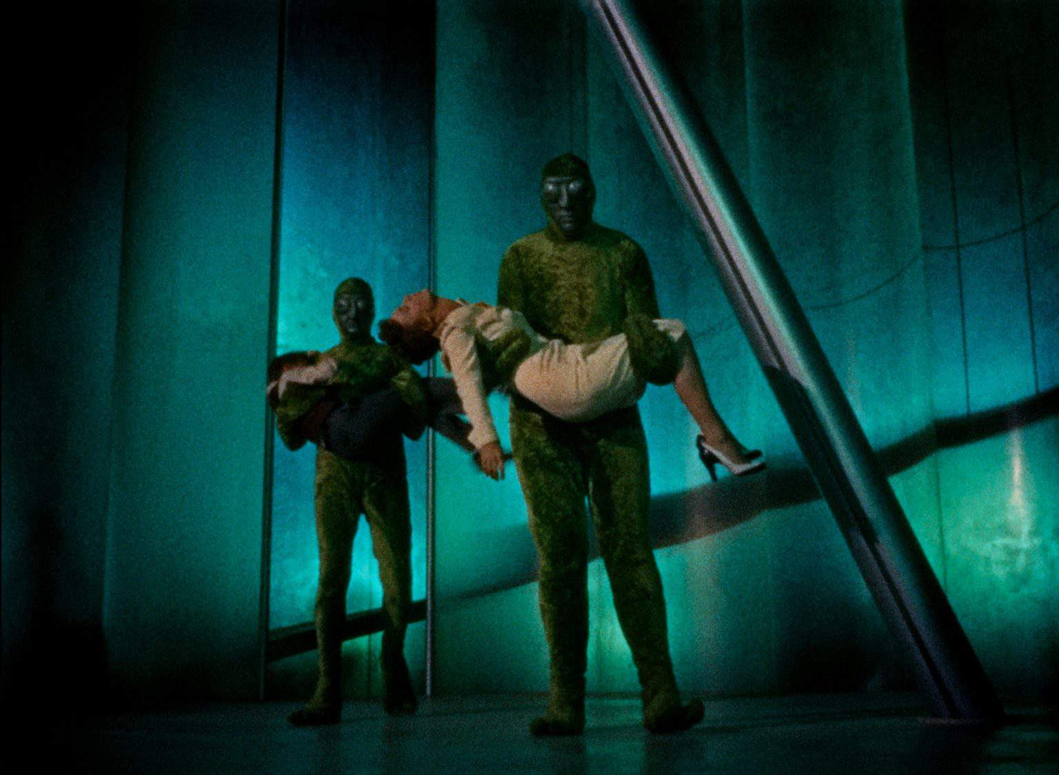 ‘Invaders From Mars’ 4K UHD Blu-Ray Review – Sci-Fi Classic Is Given Its Due With A 5-Star Release