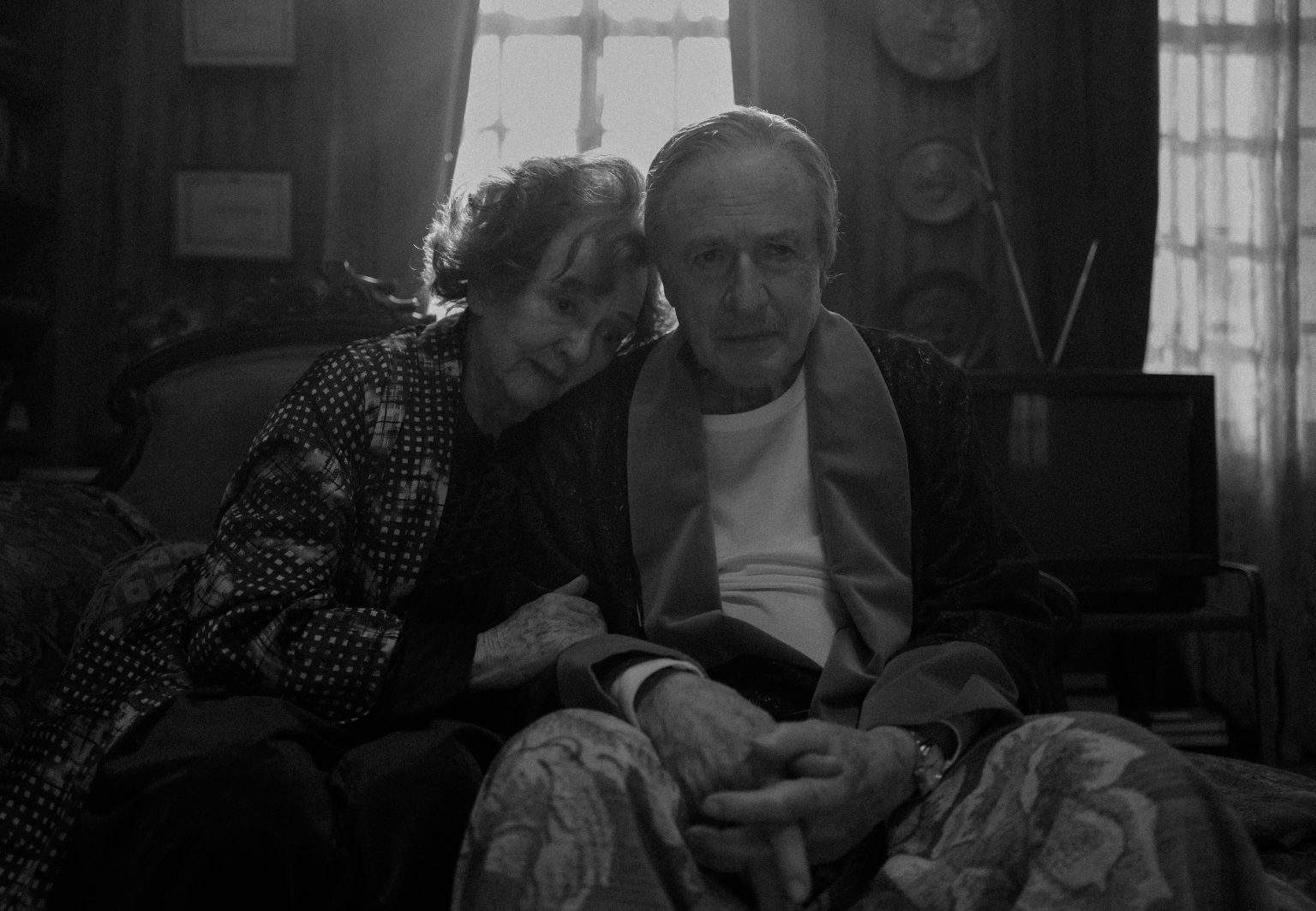‘El Conde’ Review – Not Enough To Sink Your Teeth Into
