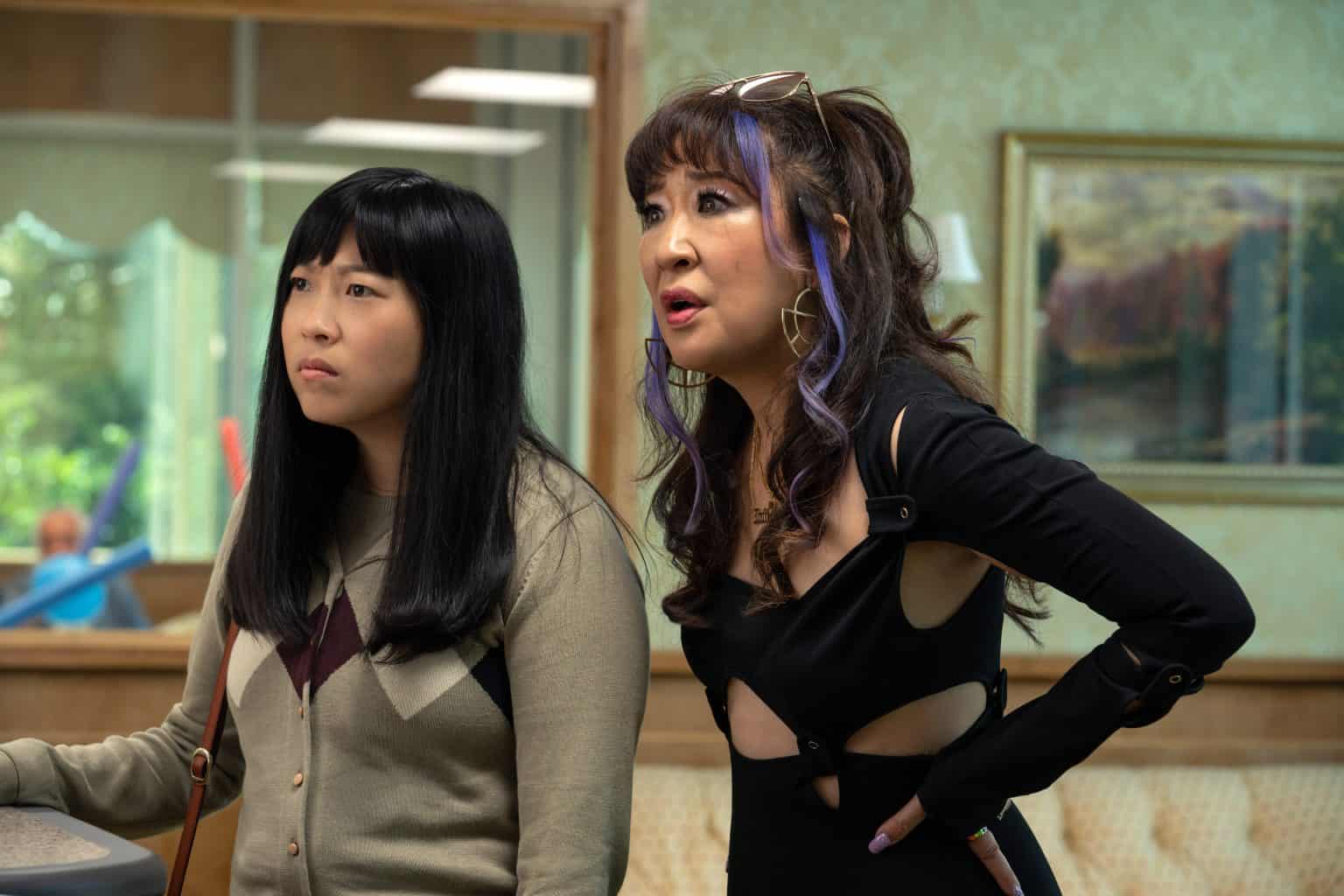‘Quiz Lady’ (2023) Review – Sandra Oh Shines In Mediocre Comedy