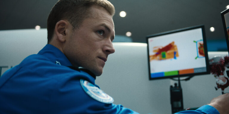 ‘Carry-On’ Review – Netflix’s Surprisingly Superb New Thriller ‘Carry-On’ Review – Netflix’s Surprisingly Superb New Thriller