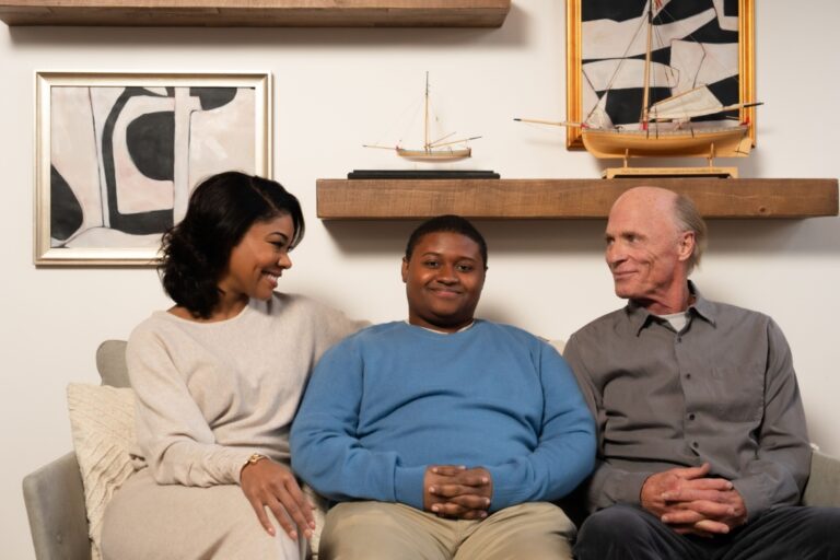 ‘Riff Raff’ Review – A Dysfunction-Fueled Family Affair