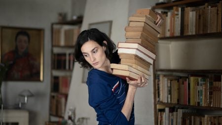 ‘Suspended Time’ Blu-Ray Review – Olivier Assayas Uses The Pandemic For Personal Reflection
