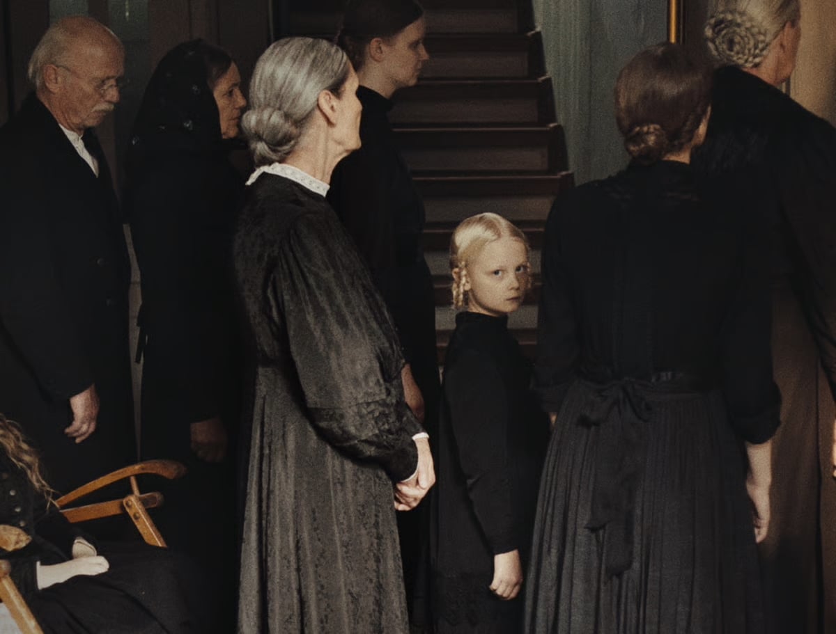 'Sound of Falling' Review – A Haunting Tale Of Intergenerational Trauma