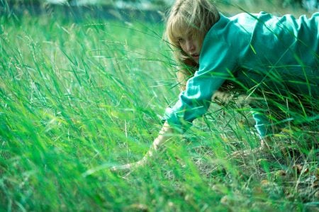 ‘Die My Love’ Review – Jennifer Lawrence Is Better Than Ever In Lynne Ramsay’s Immaculately Messy Postpartum Psychodrama