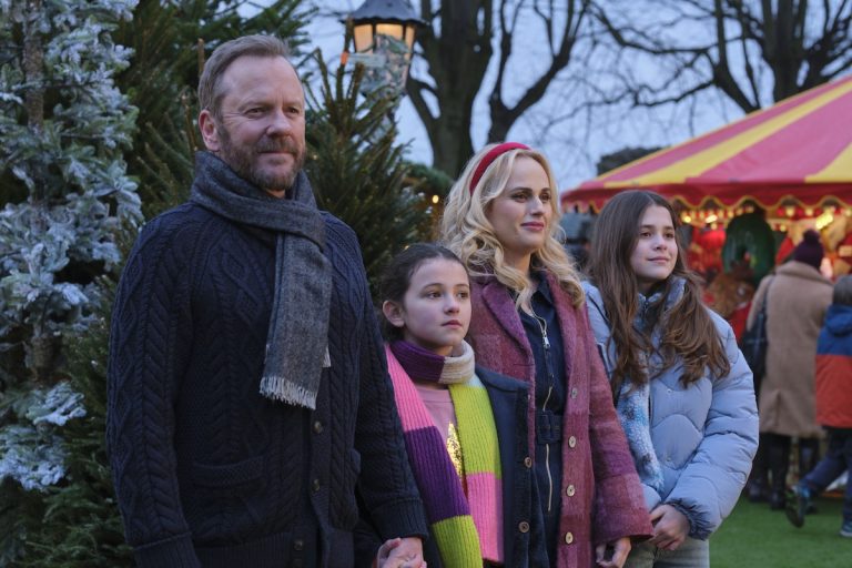 ‘Tinsel Town’ Review – A Christmas Comedy That’s Charming Enough, Until It Isn’t