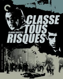 Film poster for "Classe Tous Risques" featuring black-and-white portraits of two men above a street scene with people running and a fallen man, styled in a noir aesthetic.
