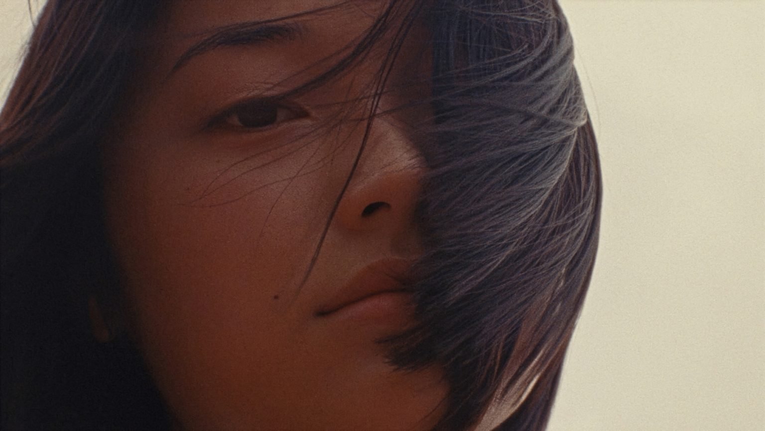 ‘Zi’ Review – Kogonada’s Stunning Yet Frustrating Drama [Sundance 2026]