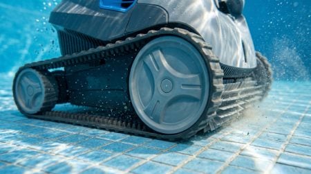 Smart Pool Tech Guide: How To Choose A Cordless Pool Cleaner Robot