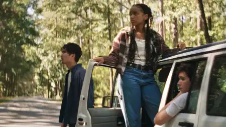 Scene from It Ends showing the film’s unsettling road-trip horror atmosphere